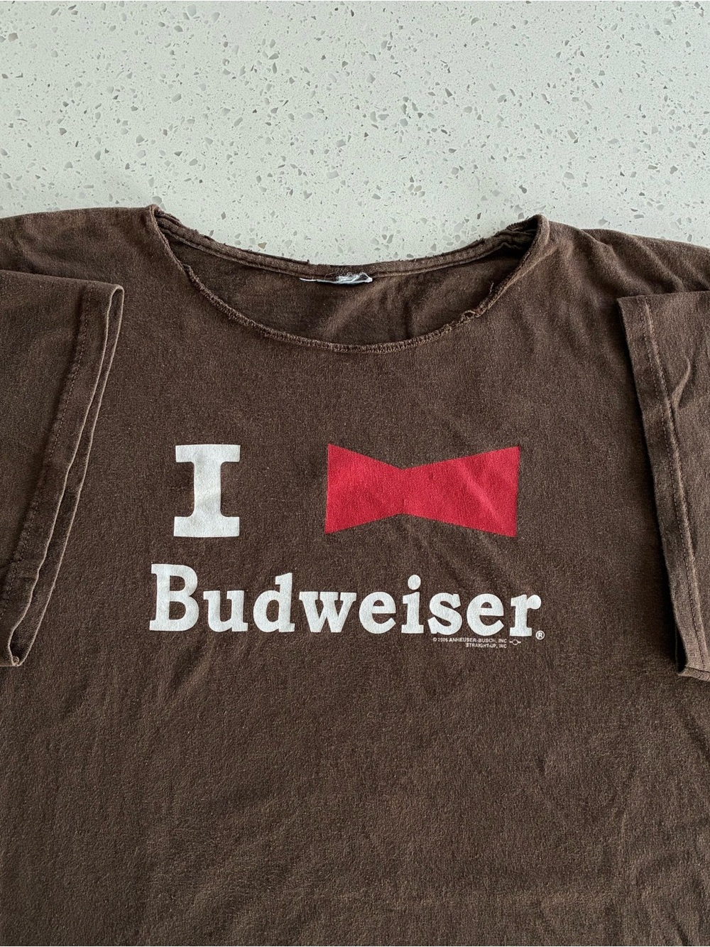 A2 - VINTAGE 00s I LOVE BUDWEISER BEERS 2005 Y2K BROWN CHOPPED NECK T SHIRT
